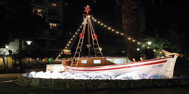 Weihnachtsschiff in Piräus
